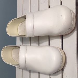 Dansko nursing clog size 39